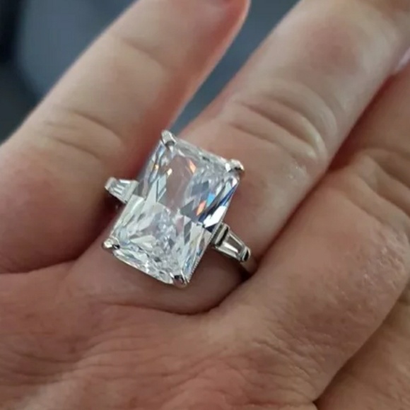 Jewelry - NWOT 8.5 Karat Cz Engagement Ring Size 6 or 7